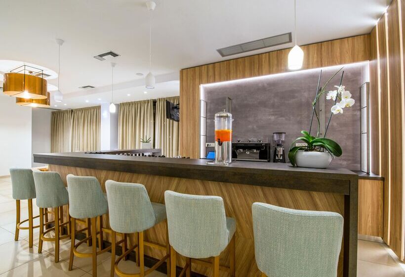 هتل Kiani Beach Resort Family All Inclusive