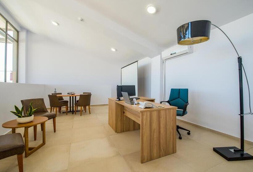 هتل Kiani Beach Resort Family All Inclusive