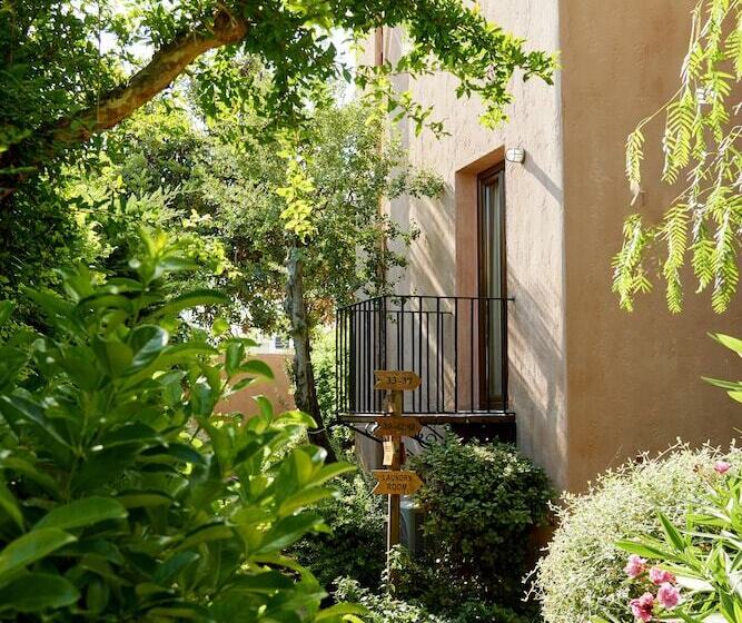 בית מלון כפרי Koutouloufari Village Holiday Club