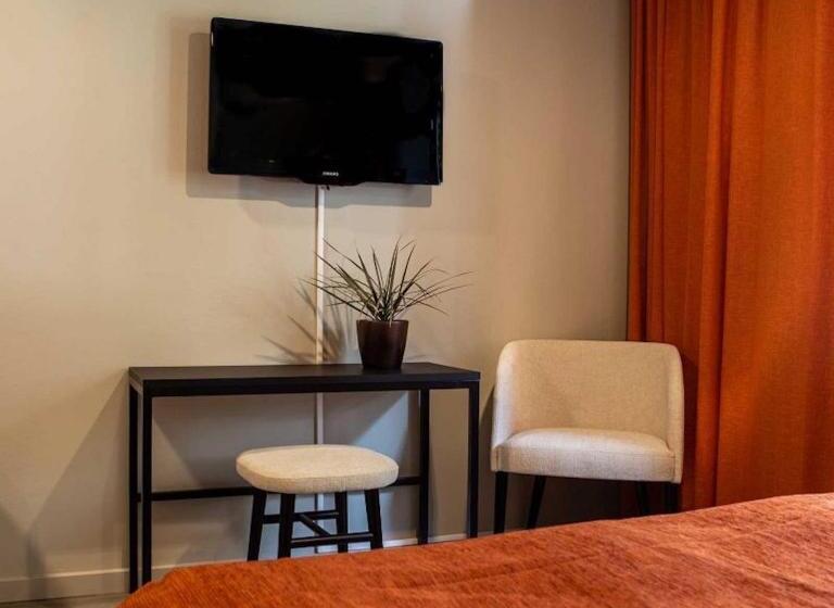 فندق Hehrne Kök & Konferens