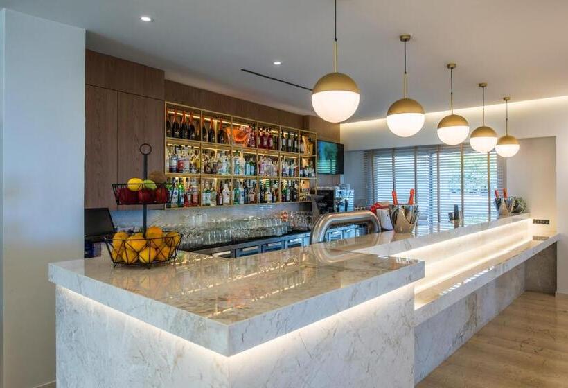 ホテル Matheo Villas & Suites