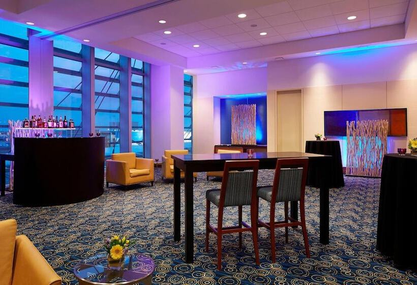 ホテル Marriott Montreal Airport In Terminal