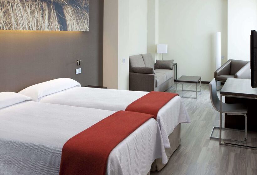 Отель NH Barcelona Diagonal Center