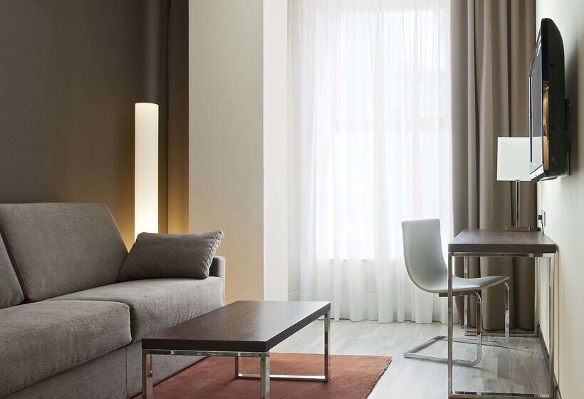 Отель NH Barcelona Diagonal Center