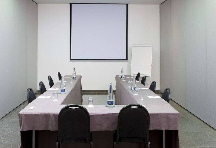 Отель NH Barcelona Diagonal Center