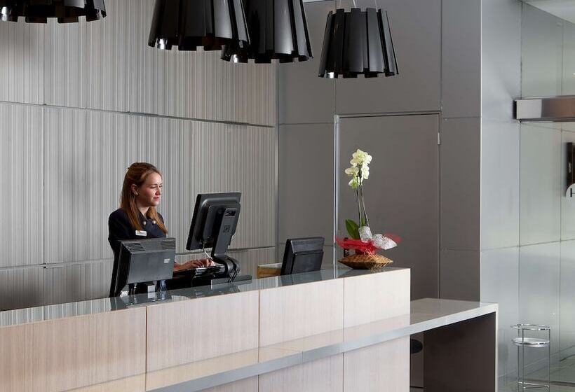 Отель NH Barcelona Diagonal Center