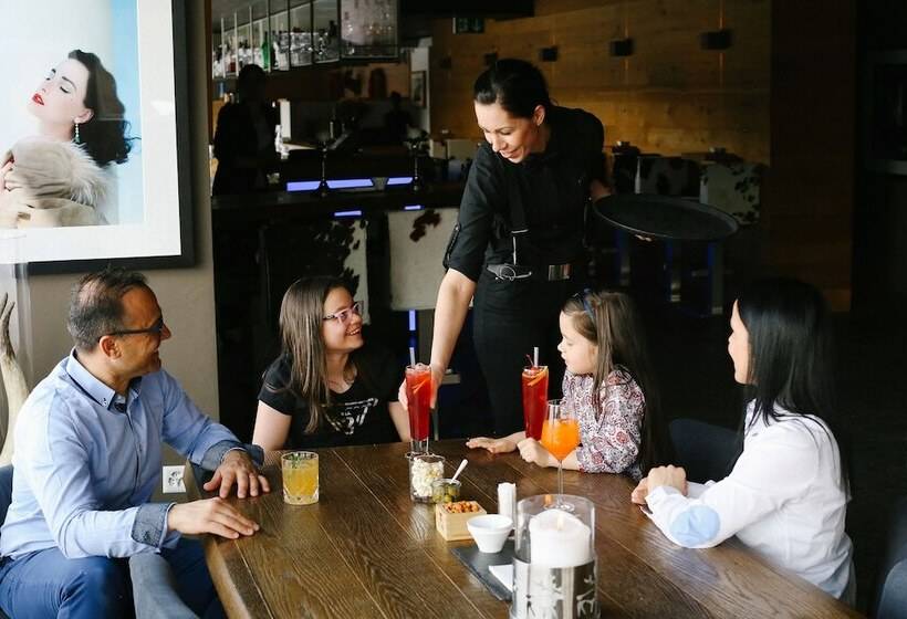 ホテル Nira Alpina