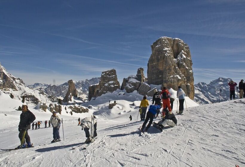 Отель Panda Cortina  Ricarica Auto Elettriche
