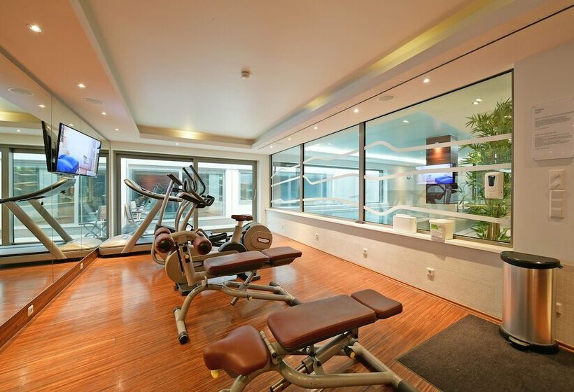 Отель Pestana Berlin Tiergarten