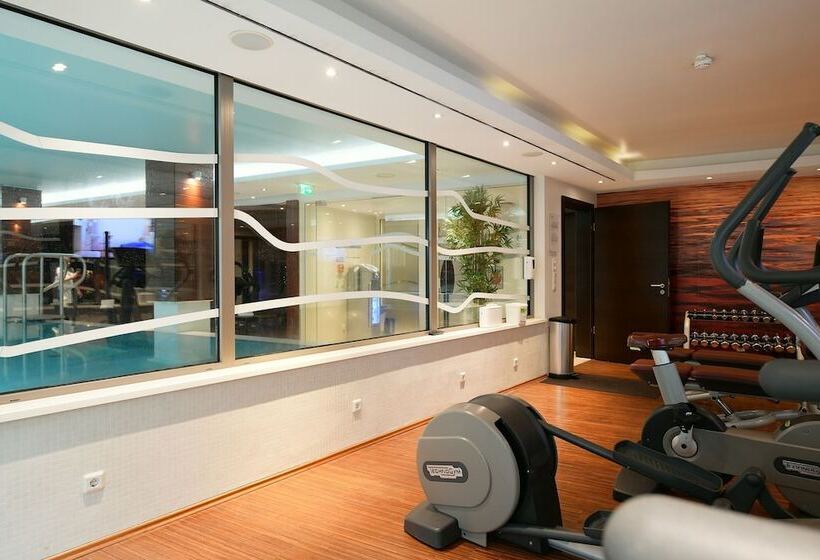 Отель Pestana Berlin Tiergarten