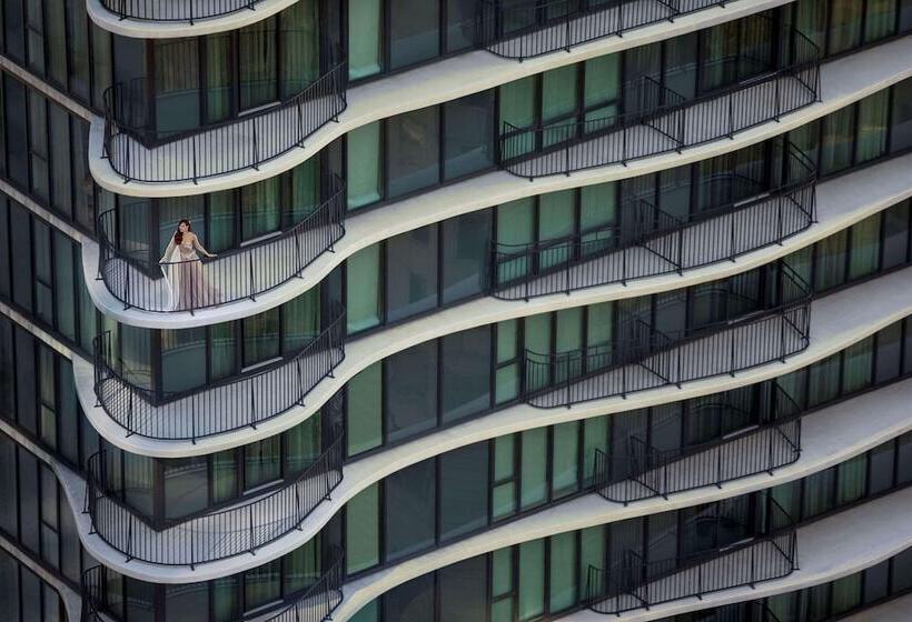 Radisson Blu Aqua Hotel, Chicago