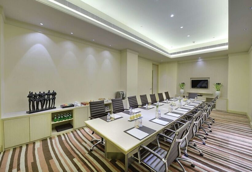 Отель Radisson Blu Bengaluru Outer Ring Road