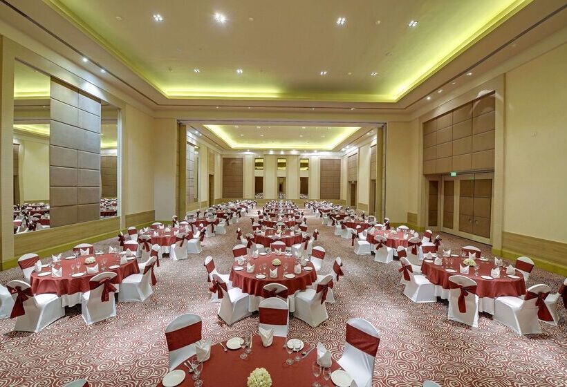 Отель Radisson Blu Bengaluru Outer Ring Road