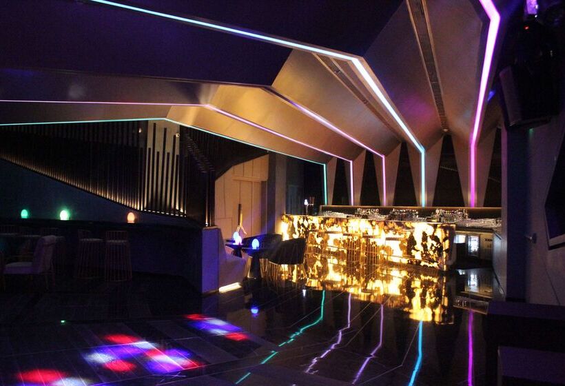 Отель Radisson Blu Bengaluru Outer Ring Road