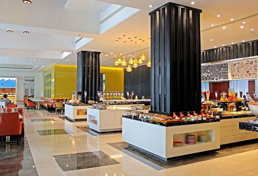 Отель Radisson Blu Bengaluru Outer Ring Road