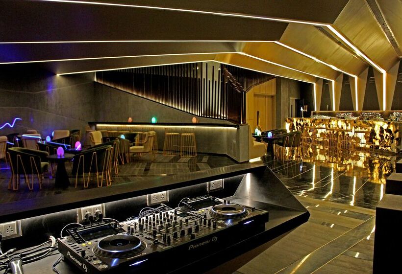 Отель Radisson Blu Bengaluru Outer Ring Road