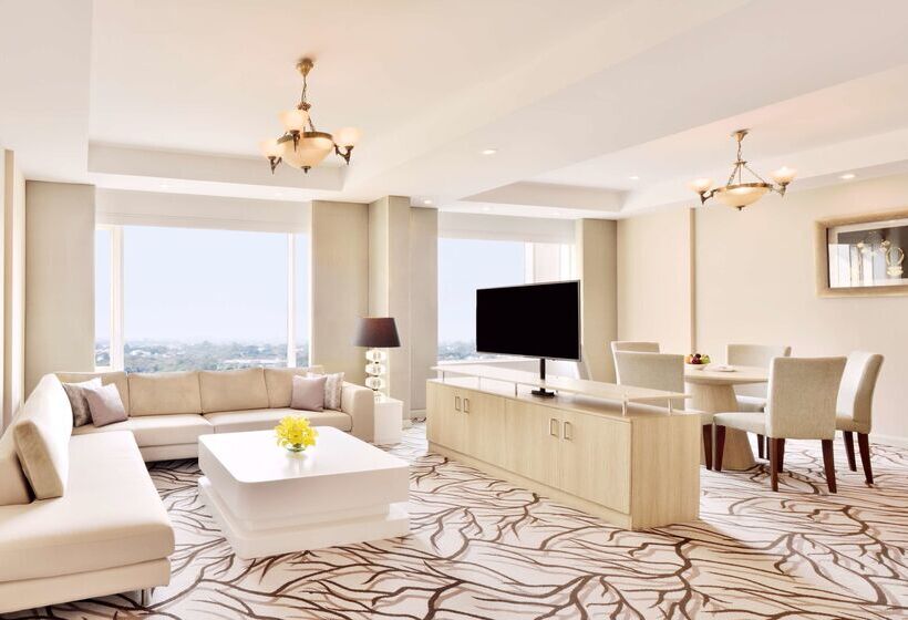 Отель Radisson Blu Bengaluru Outer Ring Road