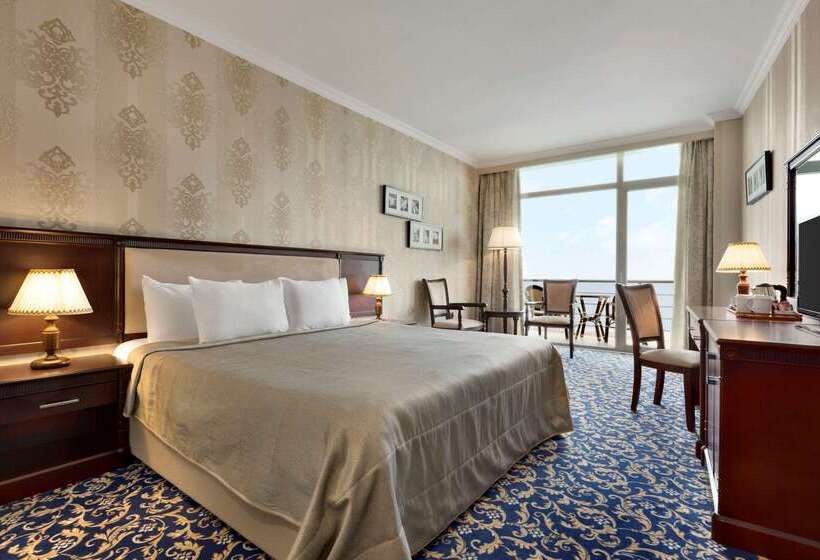 هتل Ramada By Wyndham Baku