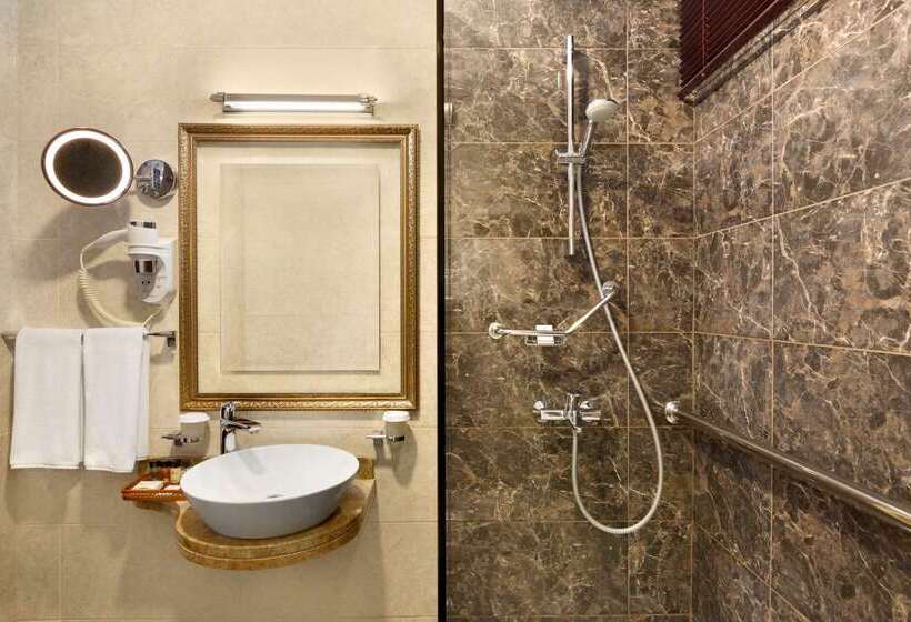 هتل Ramada By Wyndham Baku