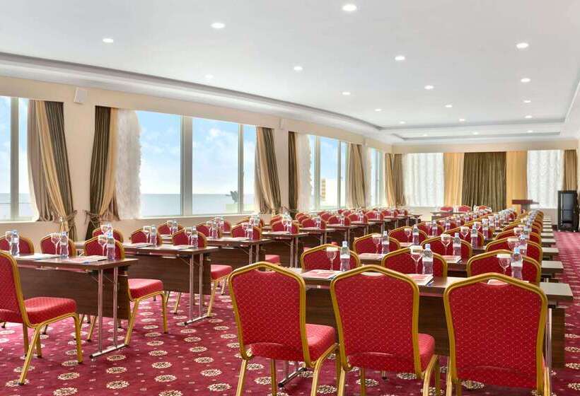 هتل Ramada By Wyndham Baku