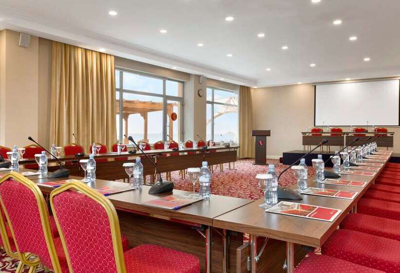 هتل Ramada By Wyndham Baku