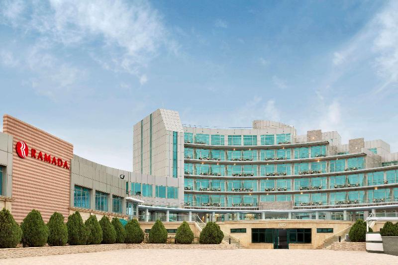 هتل Ramada By Wyndham Baku