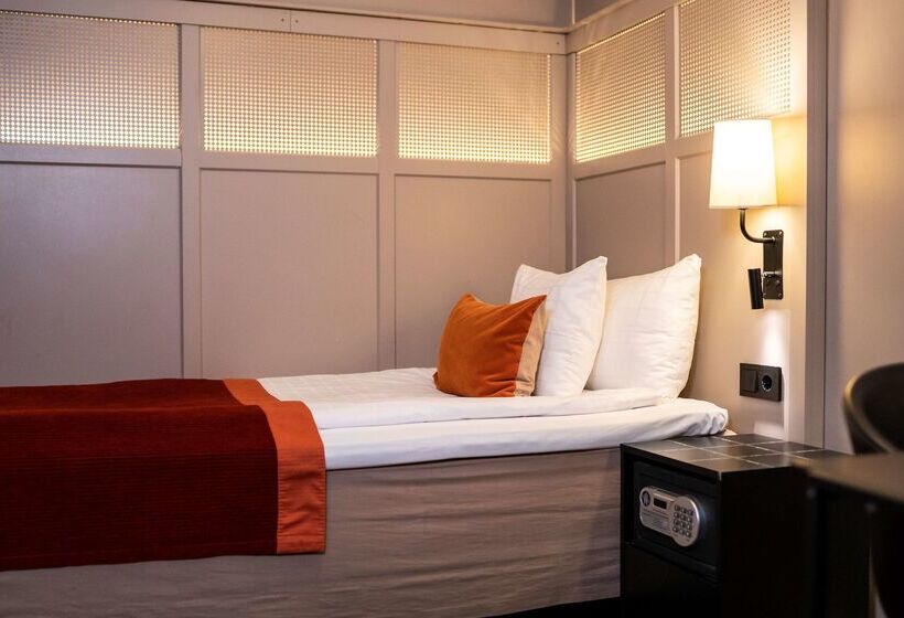 هتل Scandic Grand Central