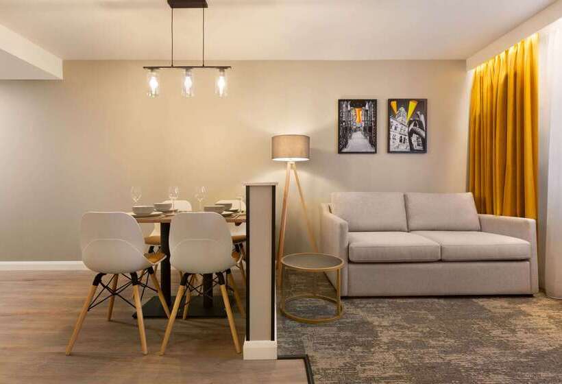 Отель Super 8 By Wyndham Chester East