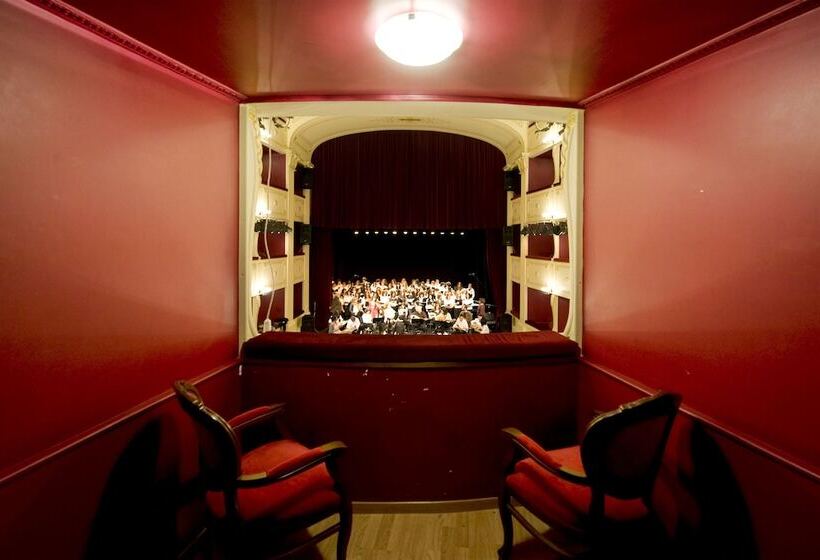 هتل Syrou Melathron