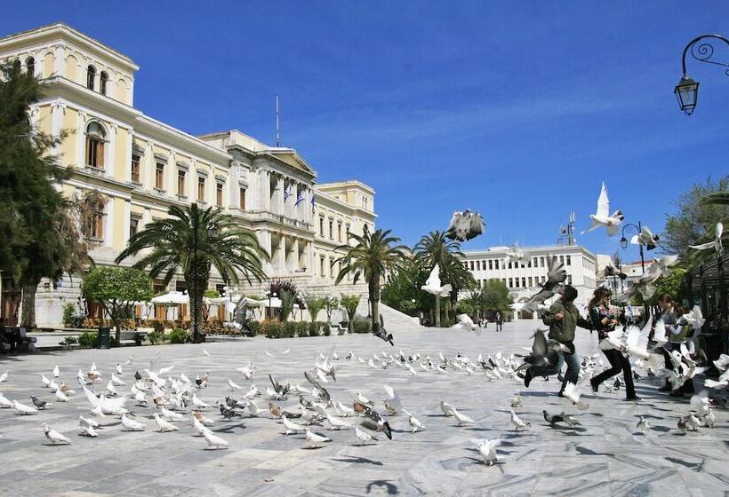 هتل Syrou Melathron