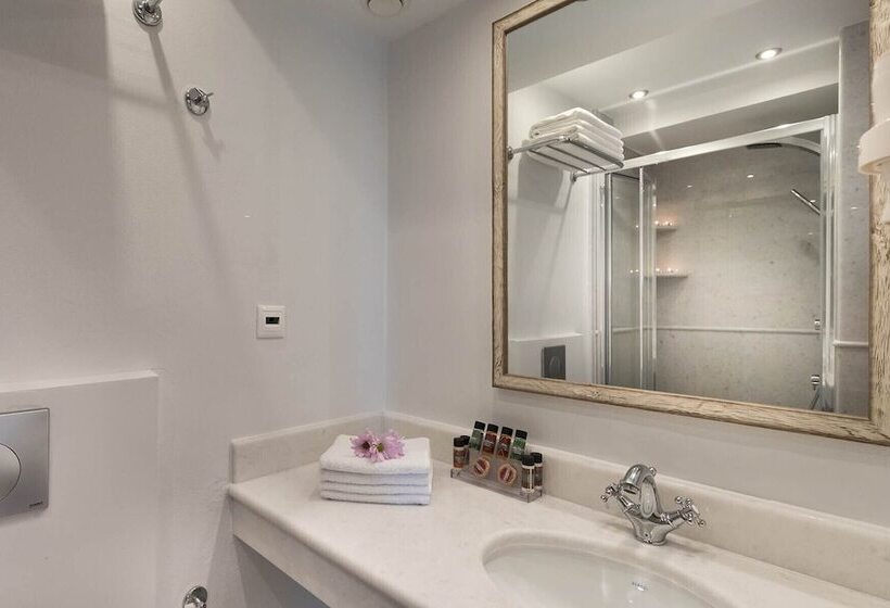 هتل Syrou Melathron