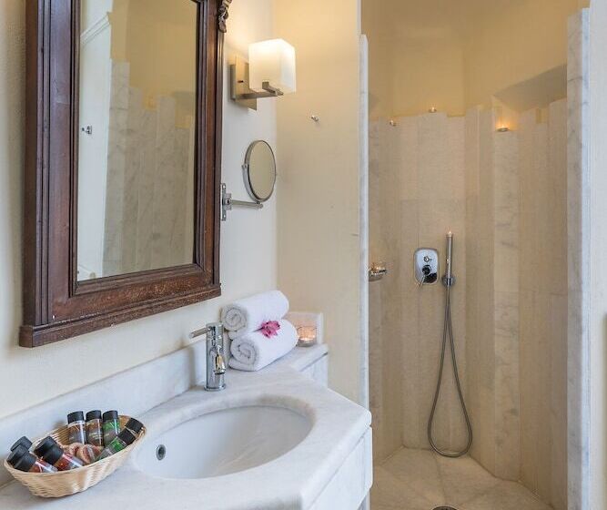 هتل Syrou Melathron