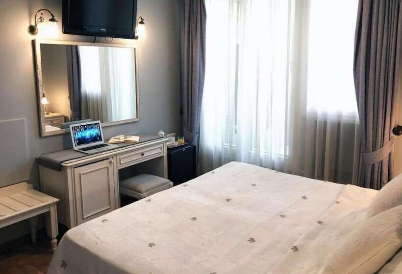 هتل Syrou Melathron