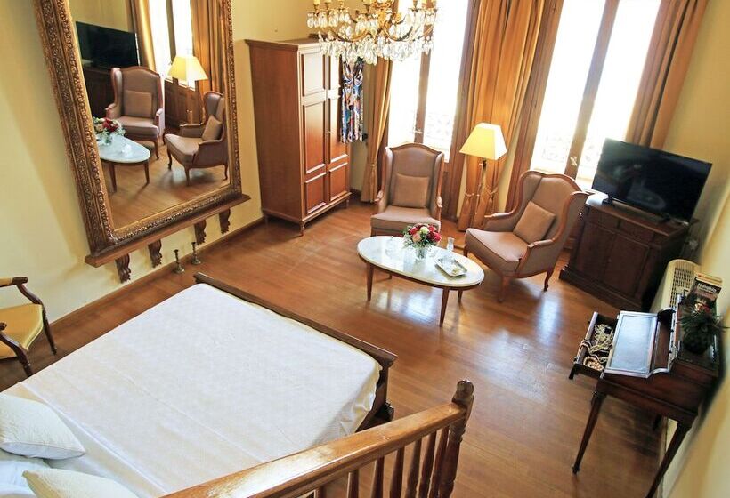 هتل Syrou Melathron