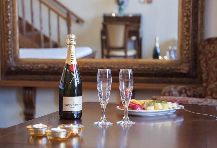 هتل Syrou Melathron