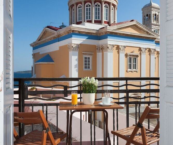 هتل Syrou Melathron