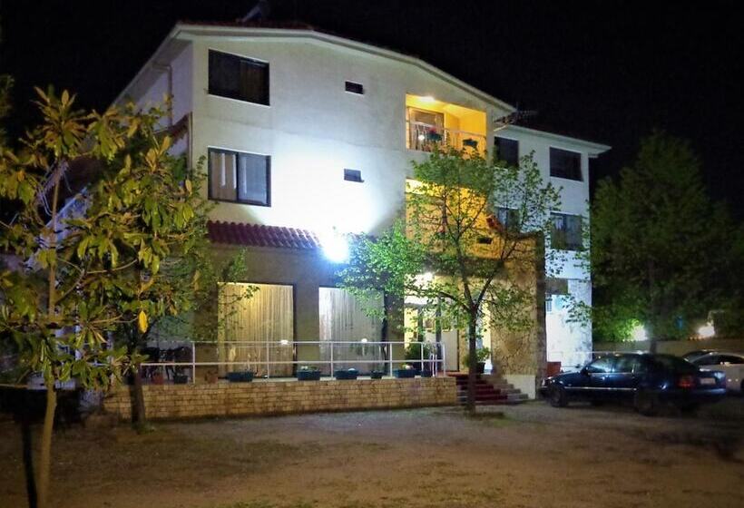 בית מלון כפרי Viktoria Tirana