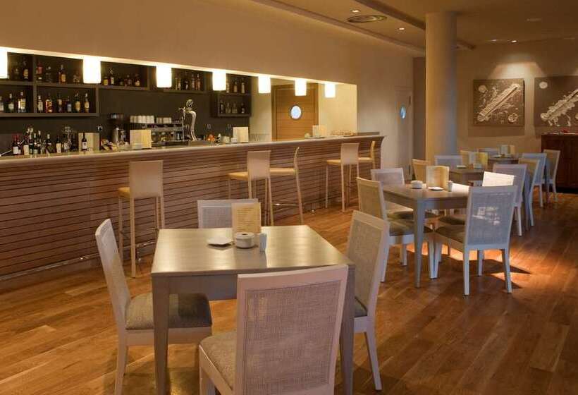 בית מלון כפרי Vincci Valdecanas Golf