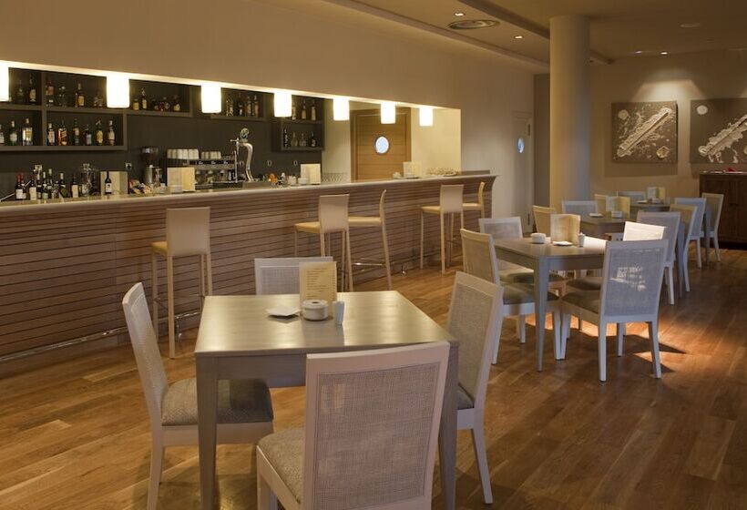 בית מלון כפרי Vincci Valdecanas Golf