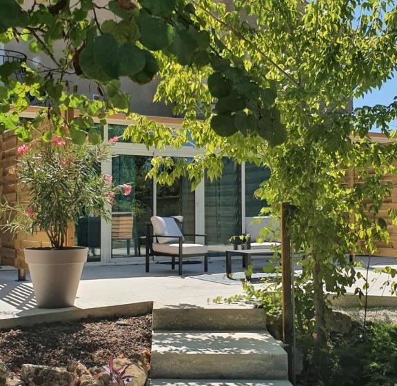 Bed and Breakfast Au Secret Des Brégines