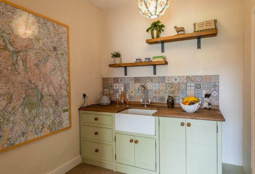 ベッドアンドブレックファースト Whicham Hall