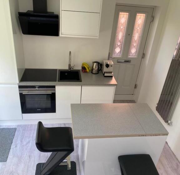 펜션 5 Min From The Beach En Suite Room In Guest House