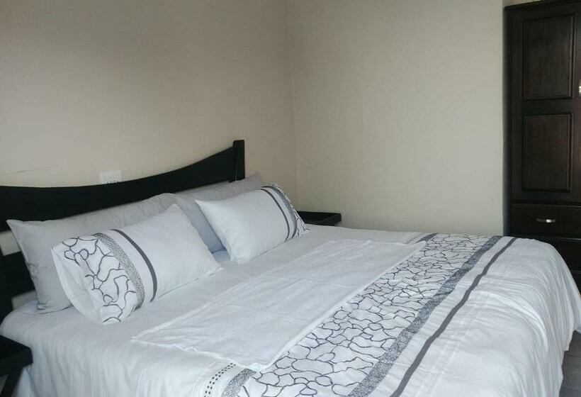 פנסיון Alice@ Lloyd Guesthouse