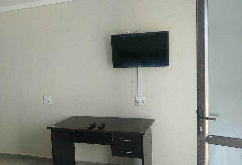 פנסיון Alice@ Lloyd Guesthouse