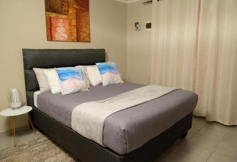 פנסיון Alice@ Lloyd Guesthouse