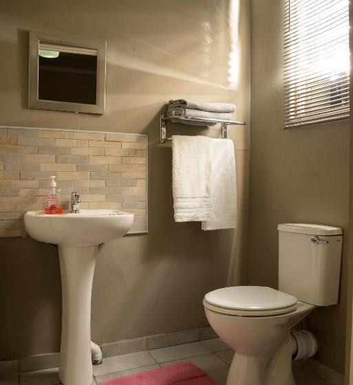 פנסיון Alice@ Lloyd Guesthouse