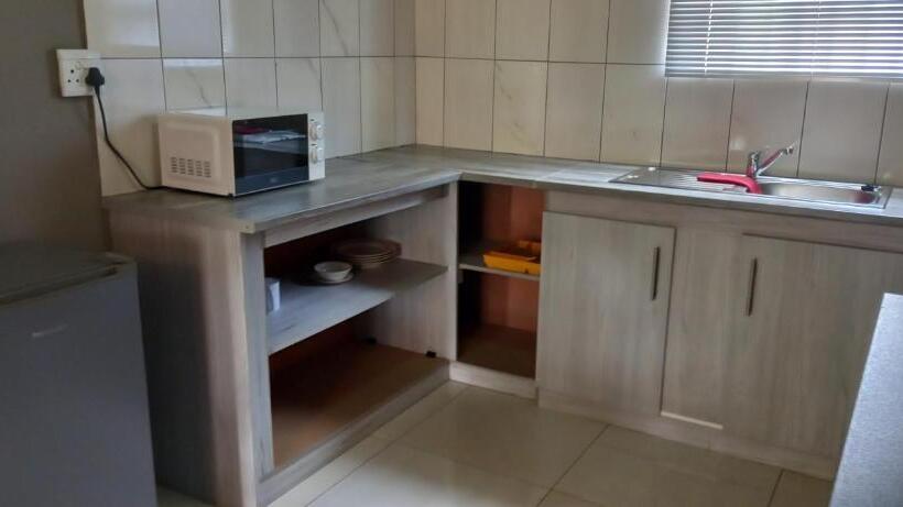 פנסיון Alice@ Lloyd Guesthouse