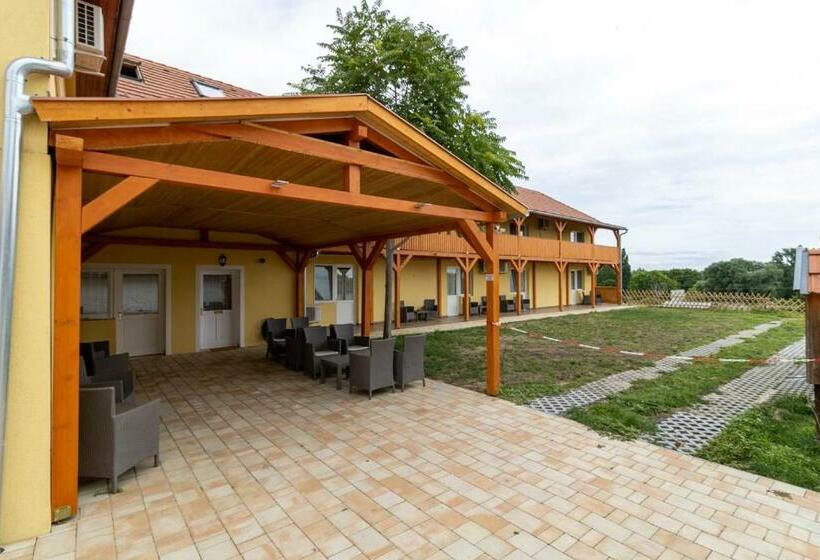 ペンション Montana Ederics Vendégház