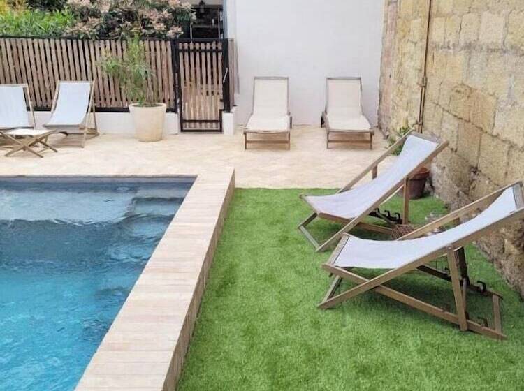 ベッドアンドブレックファースト Maison 1634   Parking, Petit Dejeuner Compris, Proche Centre, Climatisation, Piscine