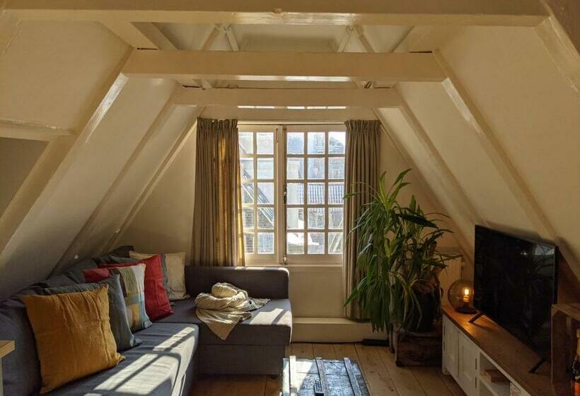 تختخواب و صبحانه Storestay Damsquare